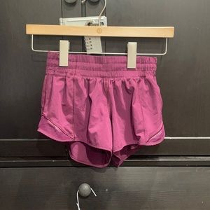 magenta lululemon shorts 2.5 inch